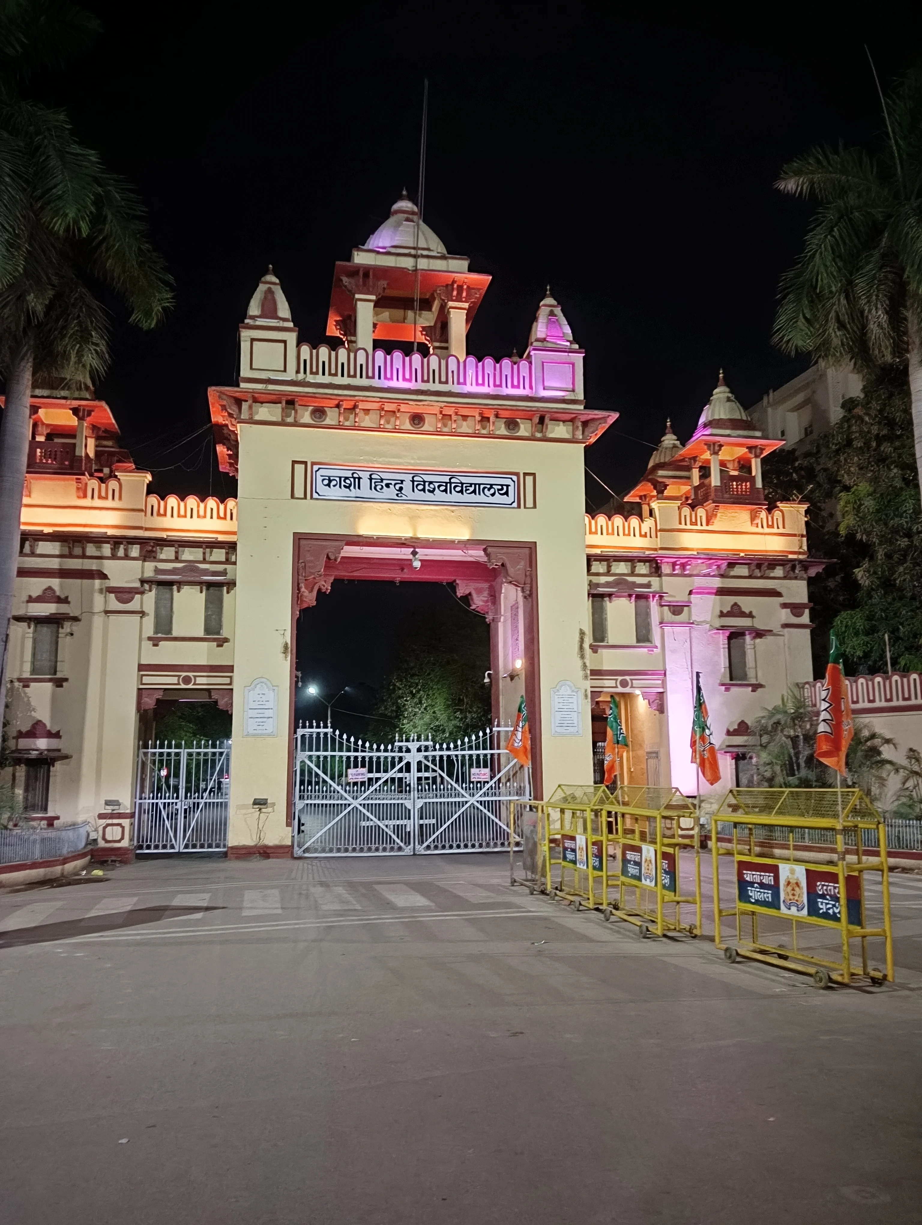 Banaras Hindu University / VT - Big Cab Varanasi