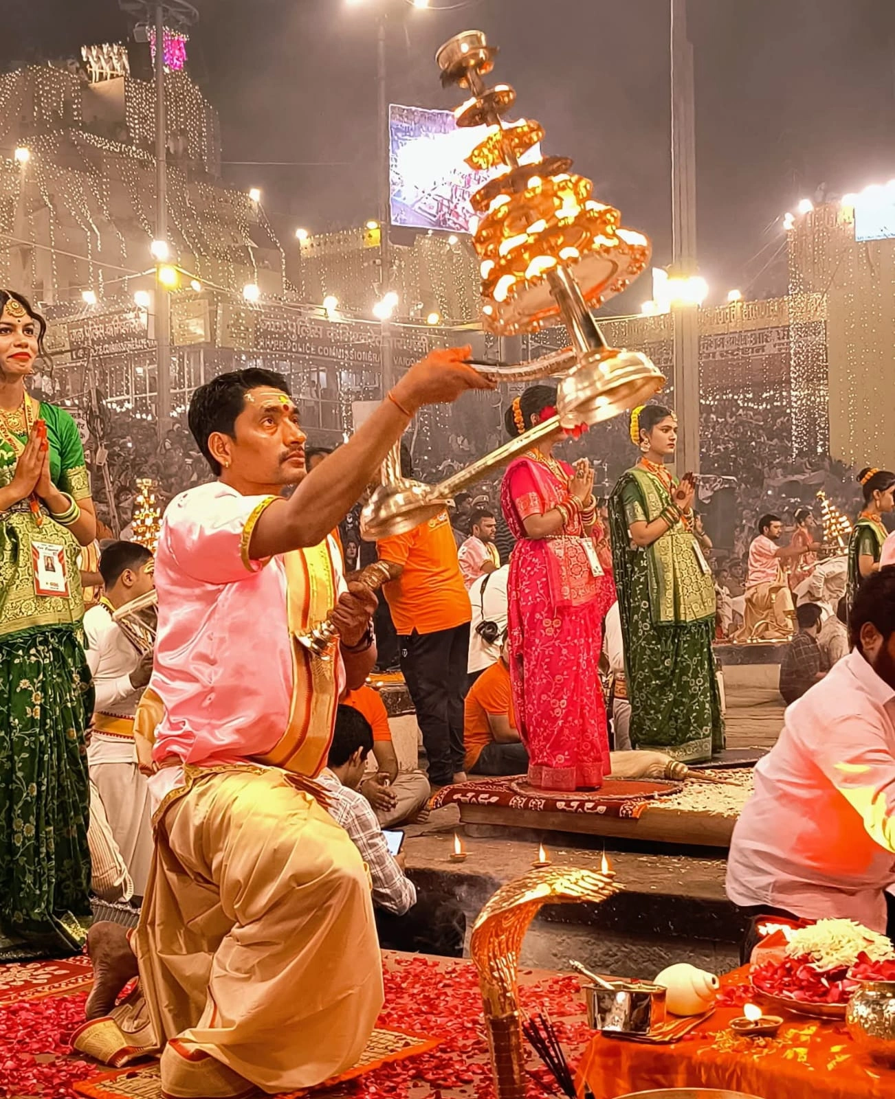 Premium Taxi and Cab Service in Varanasi background